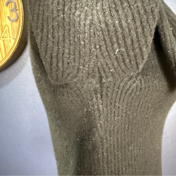 Banana Republic Black Chunky Ribbed Turtleneck Sweater, Medium - Picture 6 of 8